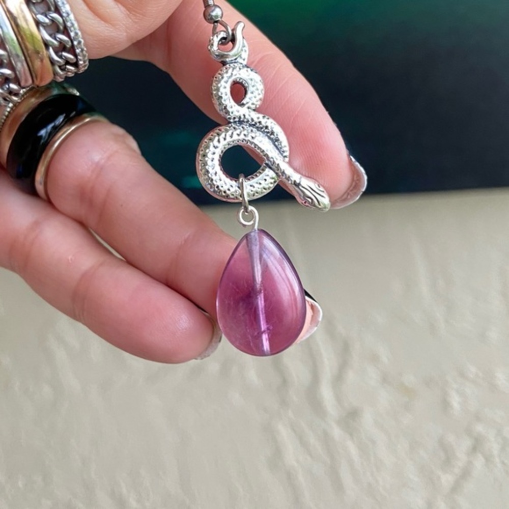 π΄ Purple fluorite drop snake design dangly earrings - Picture 7 of 10